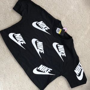Nike Women’s Black Crop Tee